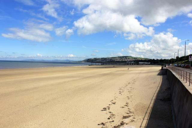 Spacious Newly Built Apartment Rhos On Sea, Colwyn Bay 외부 사진